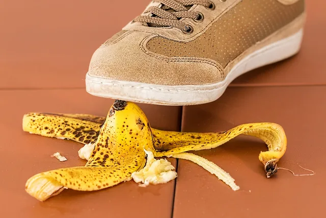 slip up, danger, careless, slippery, accident, risk, banana skin, hazard, peel, dangerous, foot, fall, safety, injury, mistake, shoe, be careful, unexpected, tripping, misstep, take care, insurance, oops, orange shoes, orange safety, orange care, orange banana, accident, accident, accident, risk, risk, risk, risk, risk, hazard, safety, safety, safety, injury, mistake, mistake, mistake, mistake, insurance, insurance, insurance, insurance. Fast pris eller löpande räkning: så väljer du prismodell för byråuppdrag